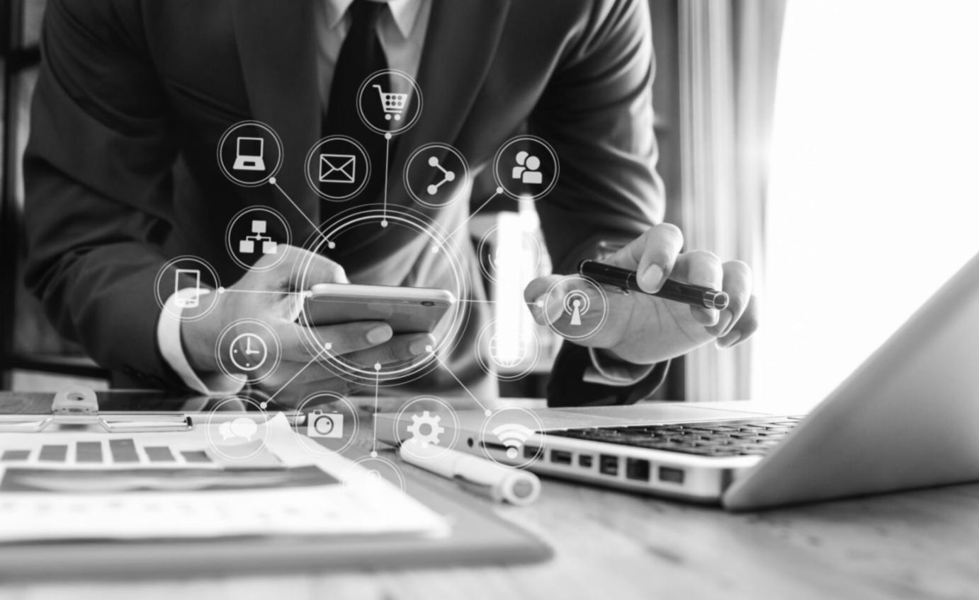 Lucru detaliat pe un proiect de modelare financiară cu scenarii multiple